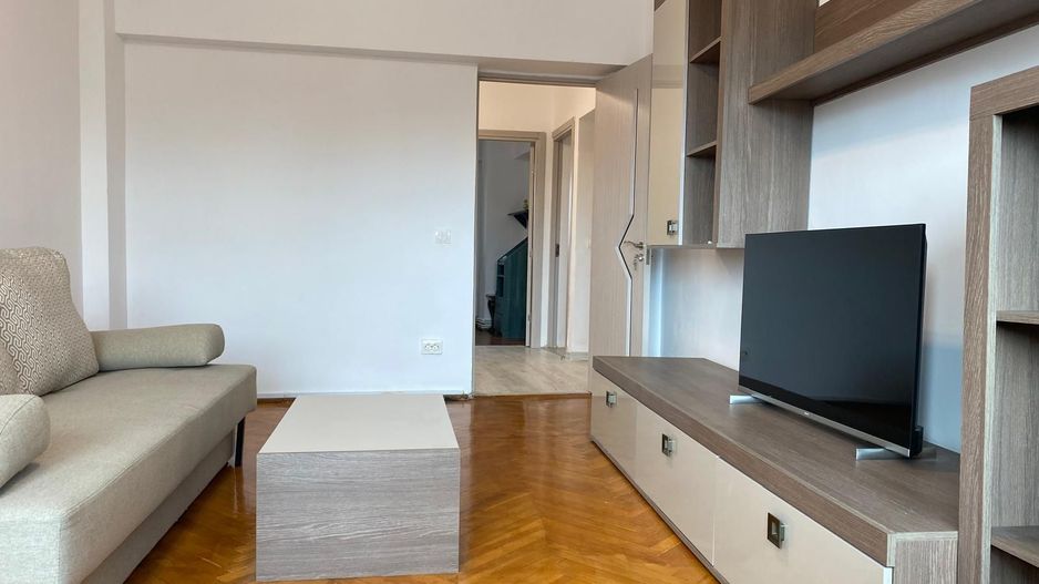 Închiriere apartament cu 4 camere, spatiu generos– Centru, Târgoviște - Poză 2