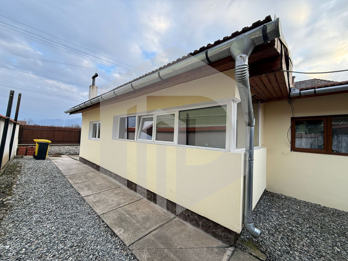 Casa individuala } Orlat | 250 mp Teren | Terasa inchisa - Poză 3