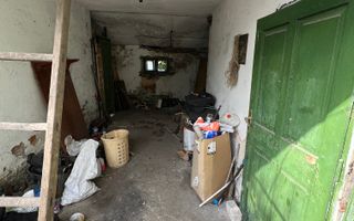 Casă de vânzare în Călanul Mic –  2 clădiri, curte, grădină, garaj - Poză 9