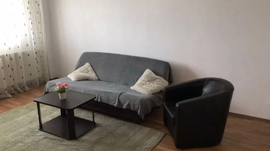 Apartament cu trei camere de inchiriat - Poză 2