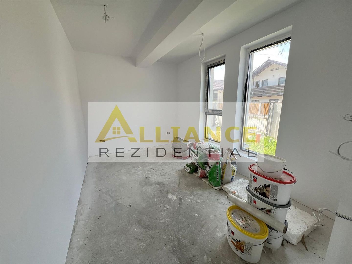 Vila Individuala - 5 camere-3 bai-Strada Miorita-500 M  de STV - Poză 13