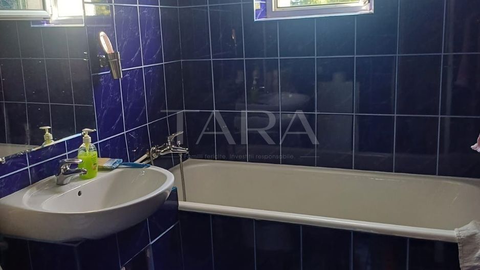 Apartament cu 3 camere, 2 băi, balcon și centrală proprie, zona Clăbuc - Poză 4