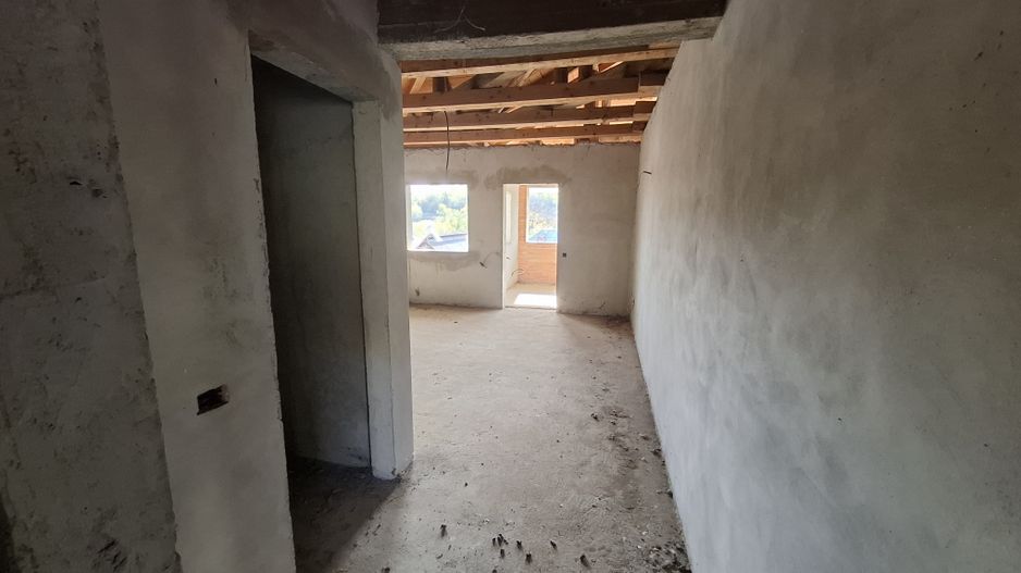 ila cu 6 camere + casă locuibilă pe teren intravilan de 1700 mp, cu vi - Poză 17