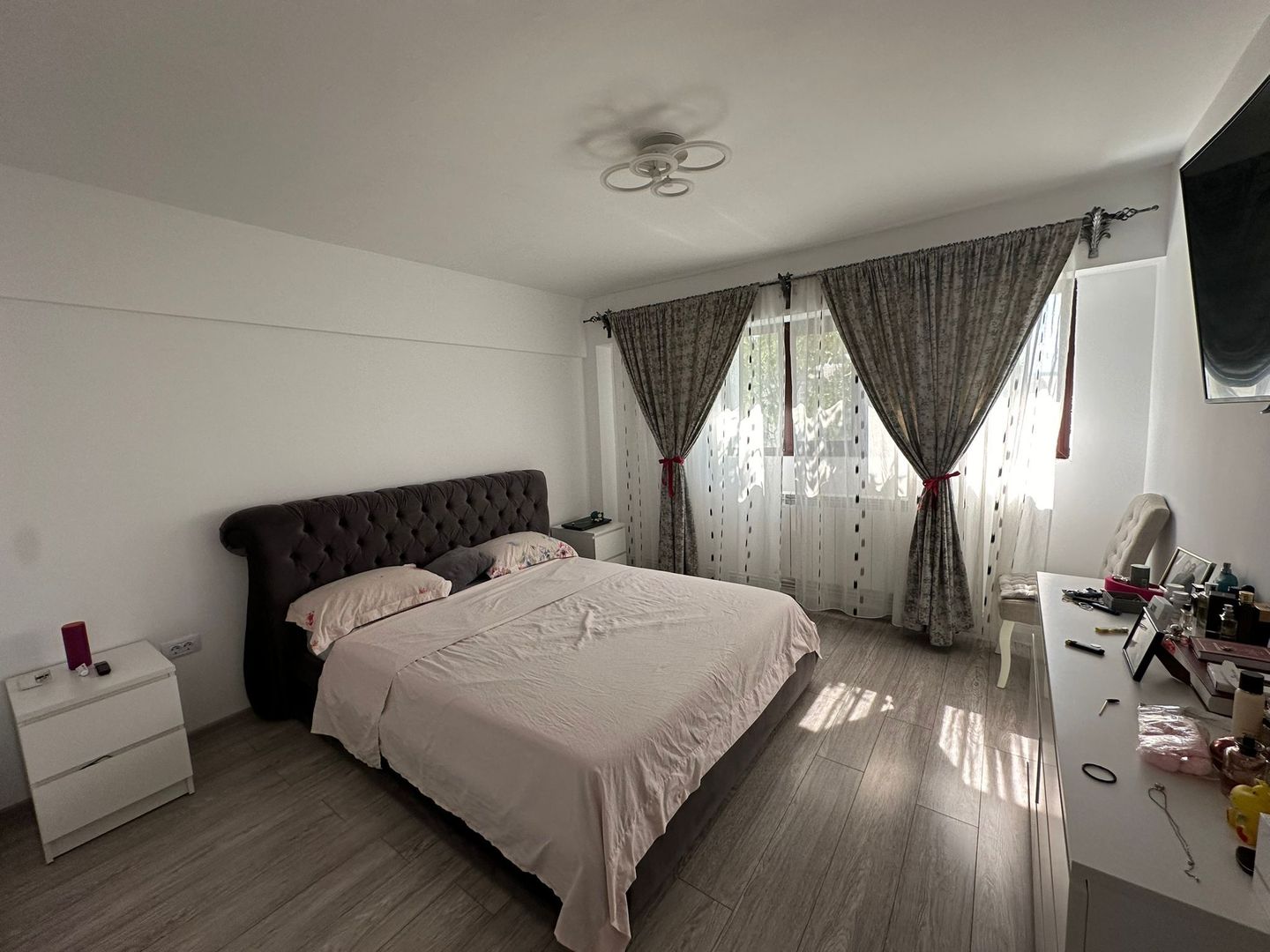 Apartament cu 3 camere, renovat modern, mobilat si utilat, zona CENTRU; - Poză 2