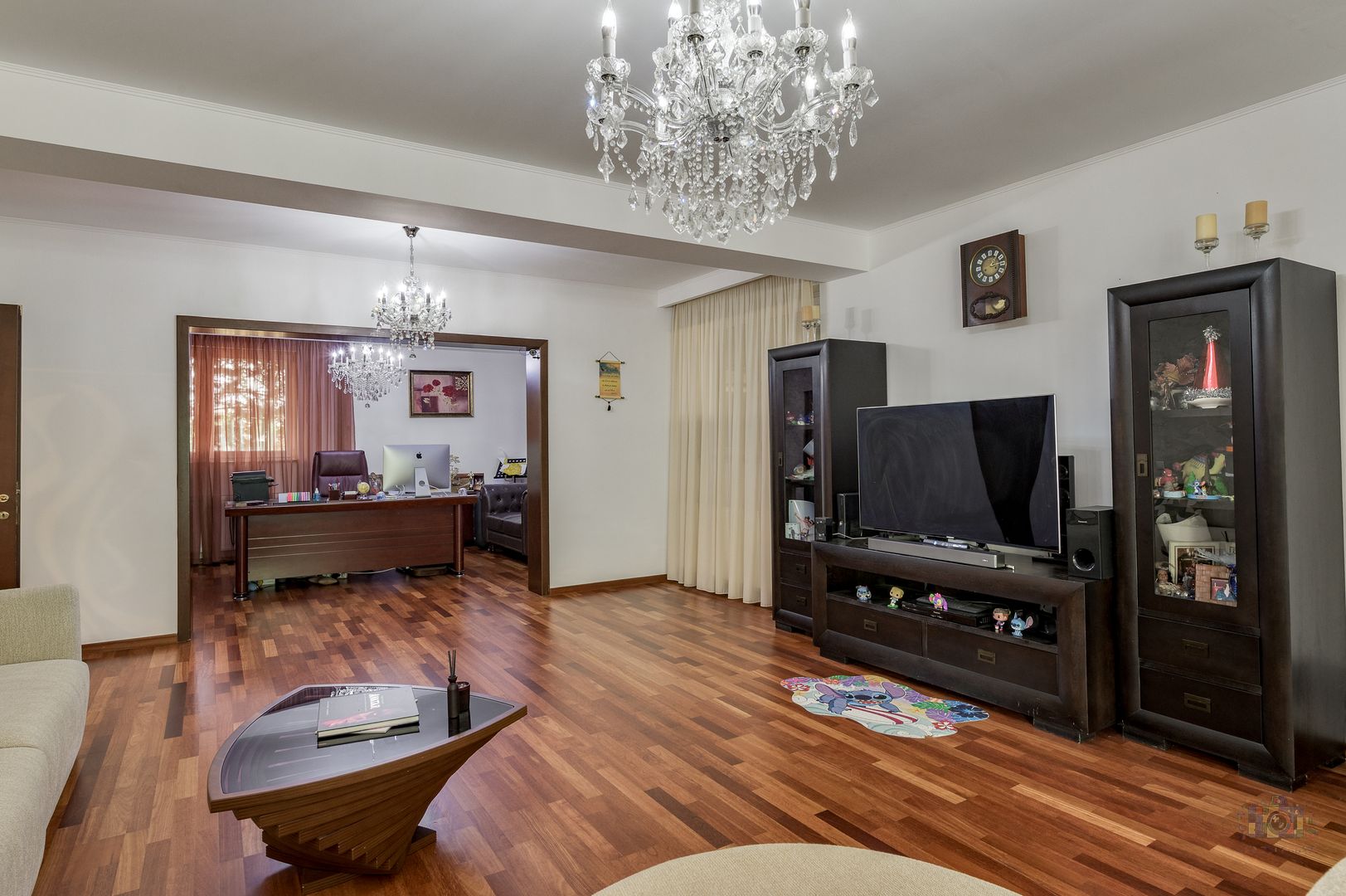Vilă renovată P+1+M  | Foișor vitrat, grădină și jacuzzi - Poză 5