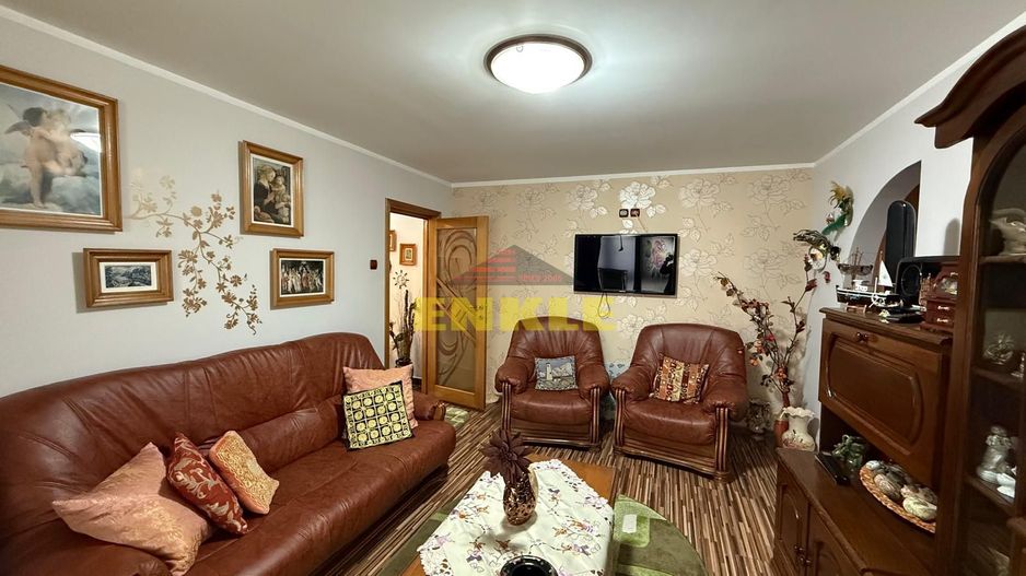 Vânzare apartament 2 camere – Zona Bucovina, etaj 1 - Poză 1