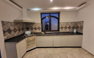 De inchiriat Apartament 5 camere - Poză 3