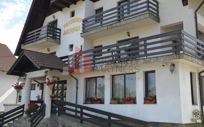 Pensiune la cheie de vânzare în Bran – Afacere cu 10 camere plus piscina - Poză 2