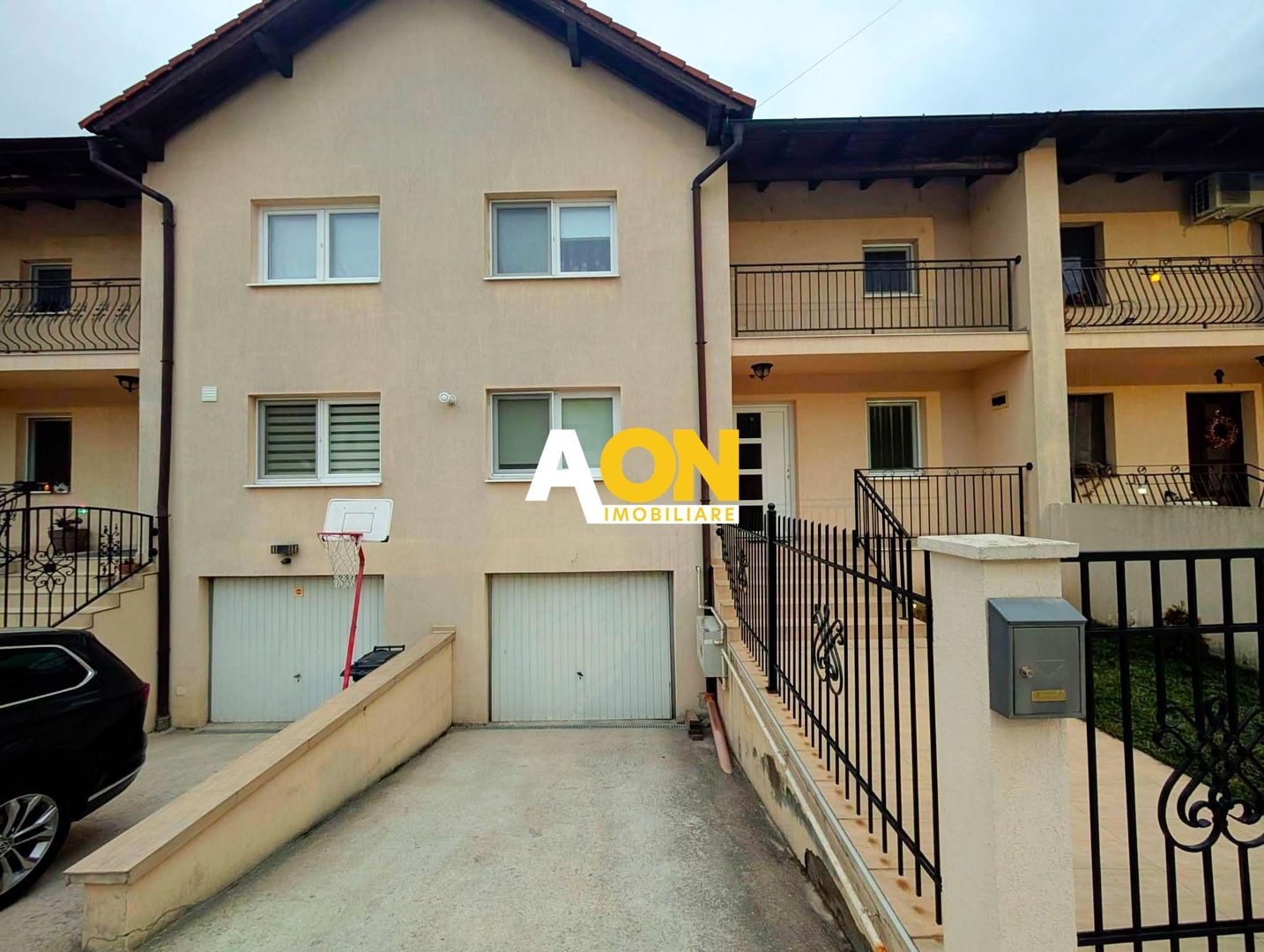 Casă tip înșiruit, D+P+M, 4 camere, garaj, 214 mp teren, zona Centru - Poză 1