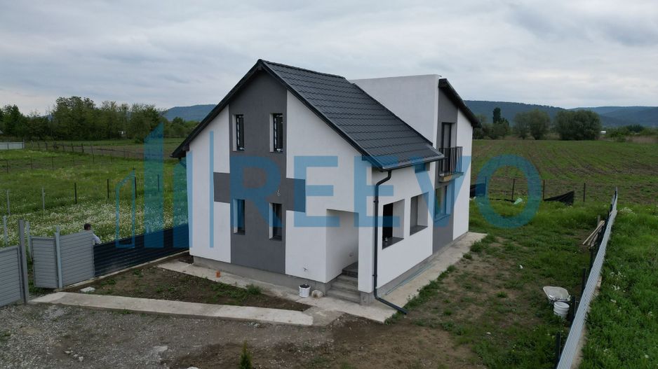 Casă/Vilă de vânzare Sat Siretu, Com. Letea Veche, Bacău - Poză 1