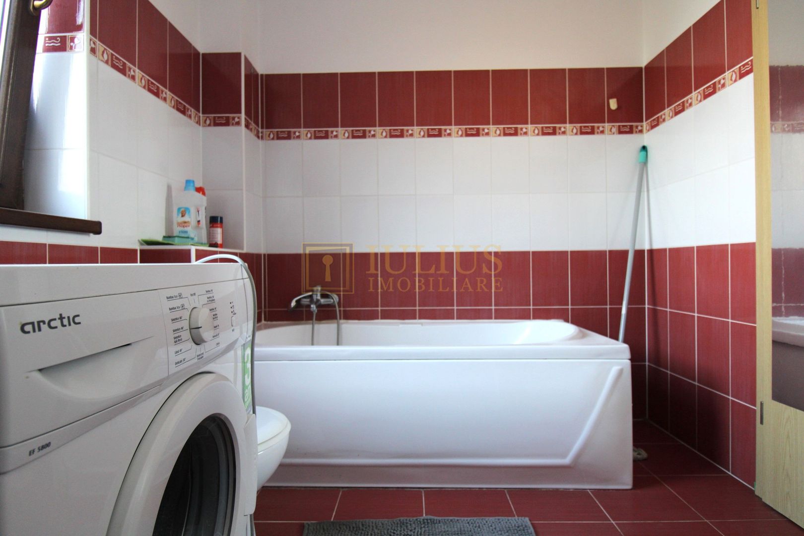 Centrala proprie, bucatarie inchisa si balcon spatios; posibilitate decontare - Poză 13