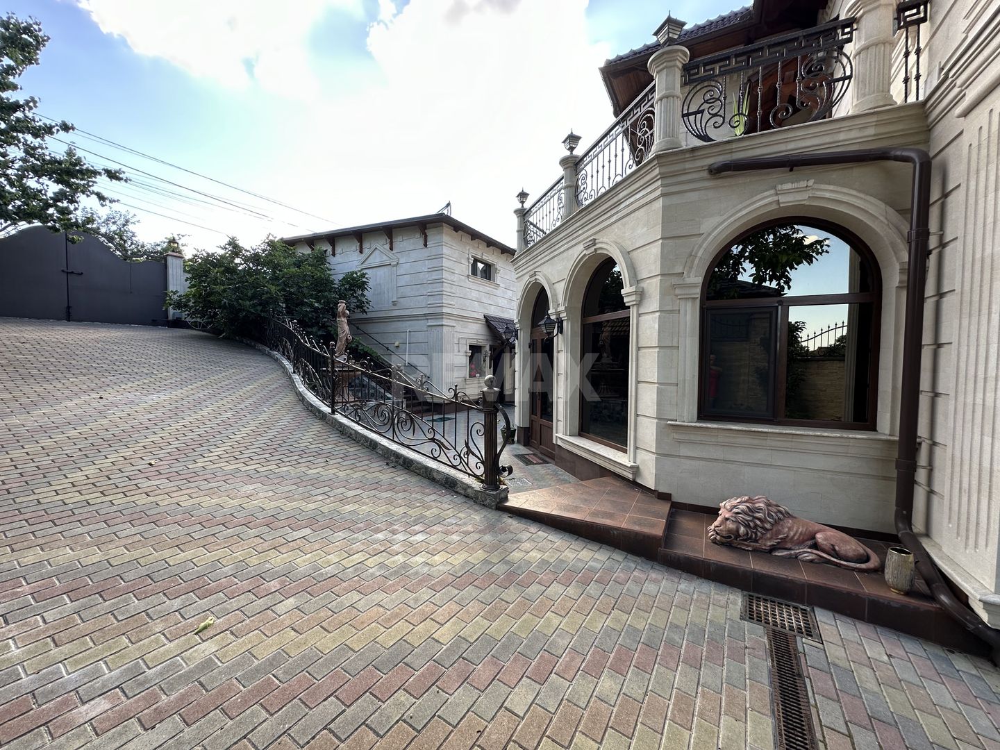 Casă în Buiucani, de vânzare, cu suprafața de 338m2. Pe teren de 14 ari. - Poză 4