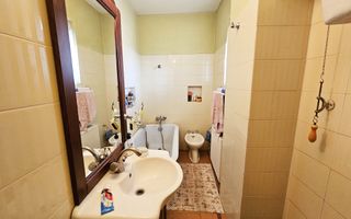 Casa situata in imediata apropiere a Cetatii - Poză 12