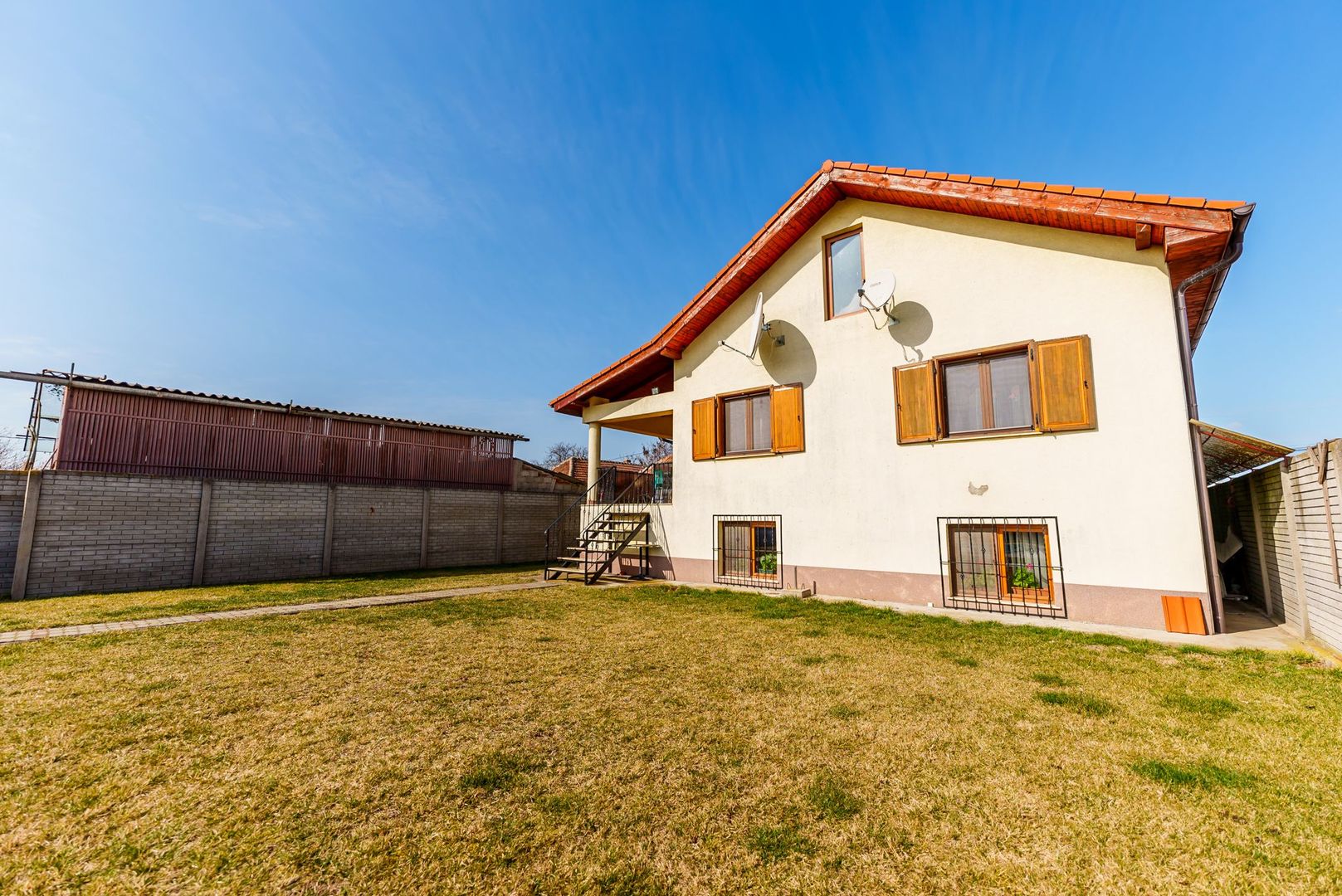 Vilă elegantă tip mediteranean în Zimandul Nou - Poză 3