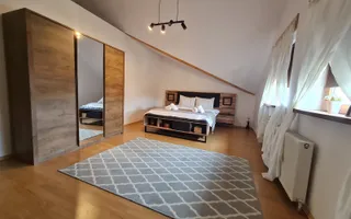 Vila spațioasă și recent renovată în Ghiroda! - Poză 13