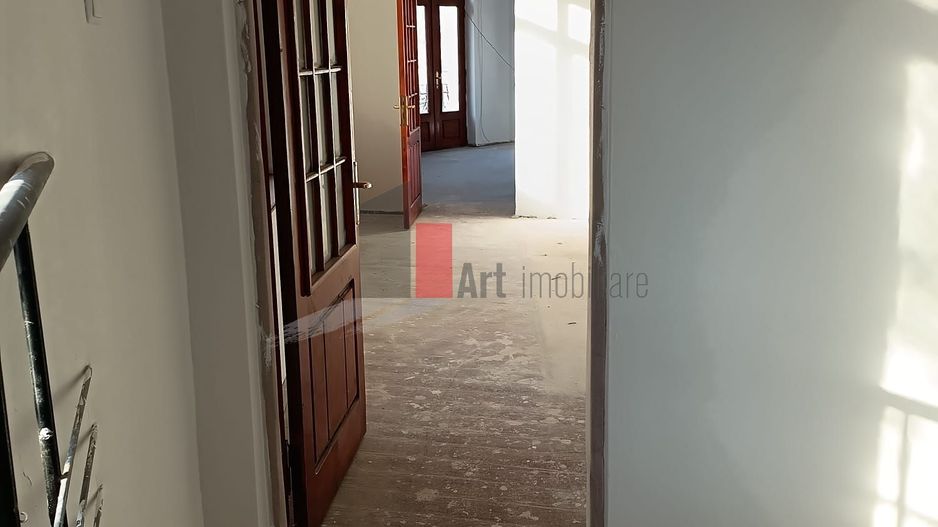 Vila  de inchiriat recent renovata - Poză 40