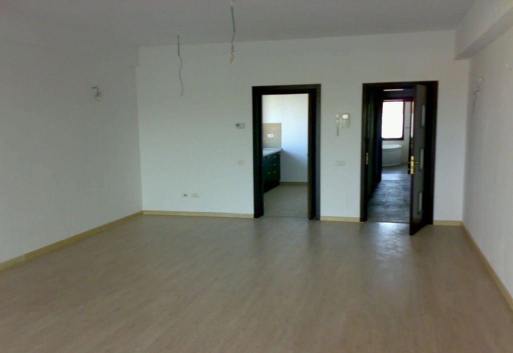 De vanzare apartament 3 camere| Voluntari |spatios cu vedere la padure - Poză 5