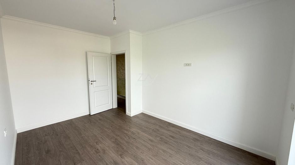 Duplex finalizat despartit prin camera tehnica. 3 dormitoare. 2 balcoane. - Poză 16