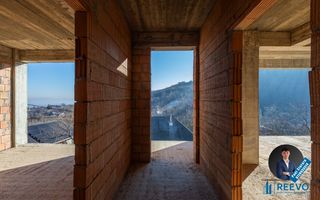 Pensiune/Vilă la roșu P+E+M în Sărata - Poză 18