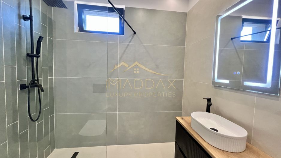 Vilă **6 camere  **451mp // Zona Iancu Nicolae - Poză 94