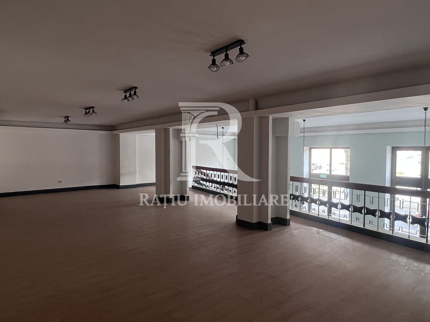 Spațiu Comercial în Imobil Istoric | Locație Ultracentrală | Oradea - Poză 9