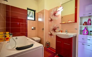 Somptuozitate in stil modern, 2 garaje, 3 terase, totul pe 1.000 mp teren - Poză 39