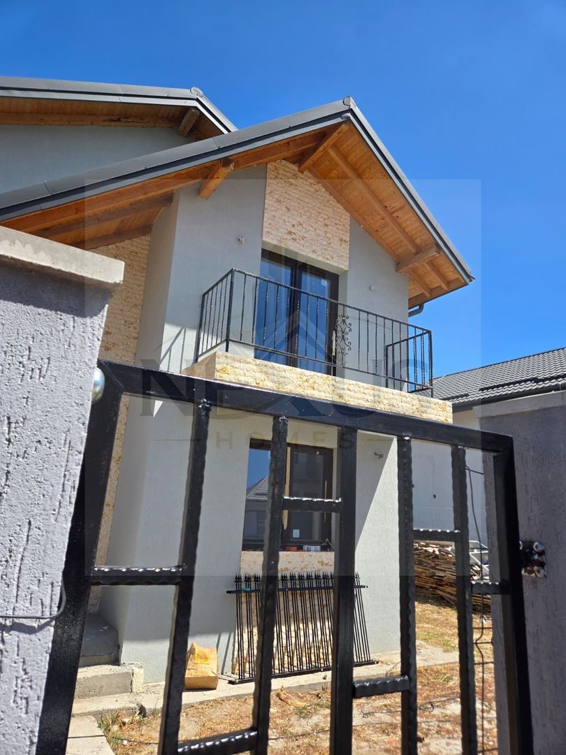 Casă Berceni P+1+pod, 5 camere, 146 mp utili, teren 400 mp - Poză 2