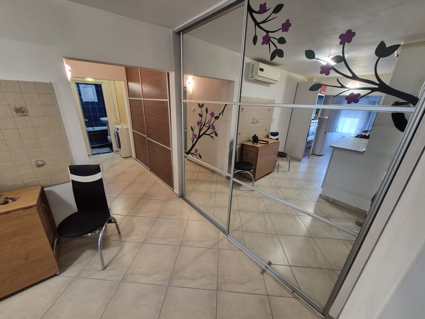 De inchiriat apartament cu 3 camere, etaj 3, Micro 16, 450 euro - Poză 1