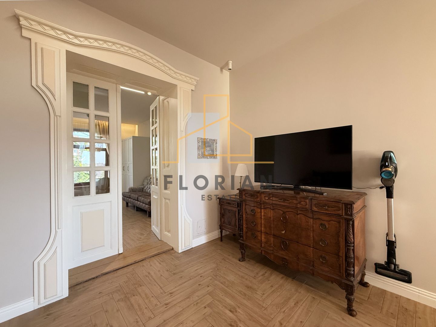 Apartament  modern cu 2 camere in cladire istorica– Zona Sinaia - Poză 7