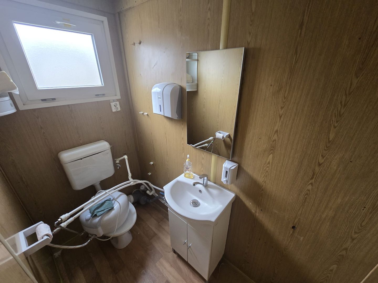 Spatiu Comercial 620 mp.parcare,birou,vestiar,baie - Poză 8