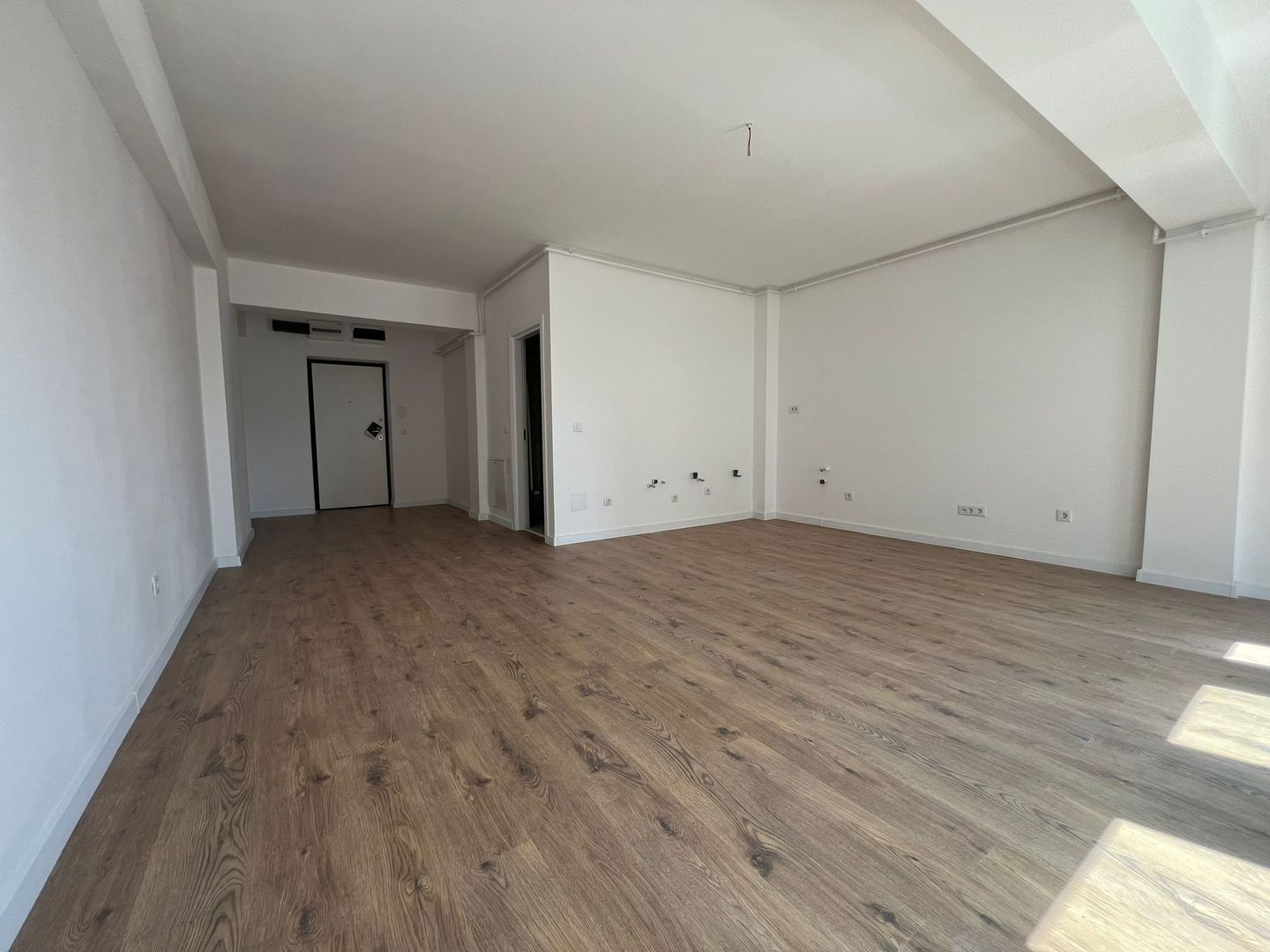 Studio Modern | Ivory Residence | 40 mp - Poză 2