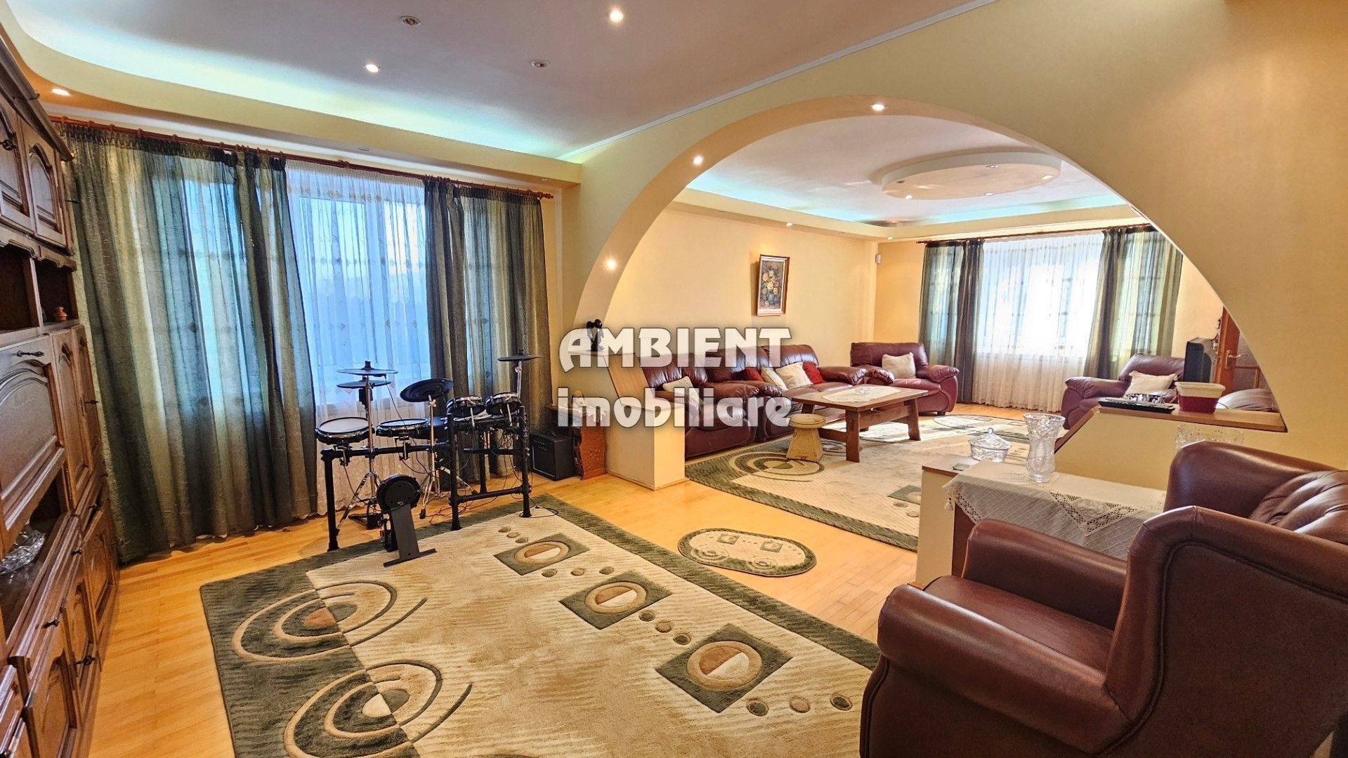 VILĂ P+1E, teren 2.200 mp, zona CASTANILOR; - Poză 4