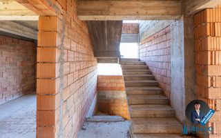 Pensiune/Vilă la roșu P+E+M în Sărata - Poză 11