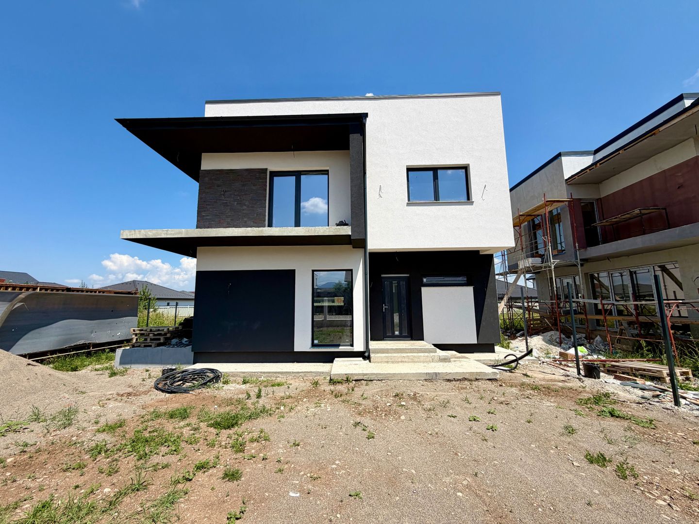 Casa 5 camere - Cartierul Izvor | 128 mp utili | Teren 417 mp - Poză 1