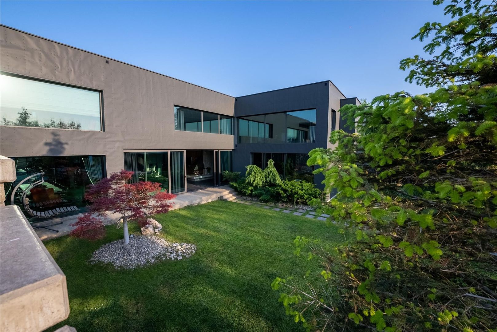 Proprietate unica de vanzare cu 3 corpuri de clădire - Poză 11