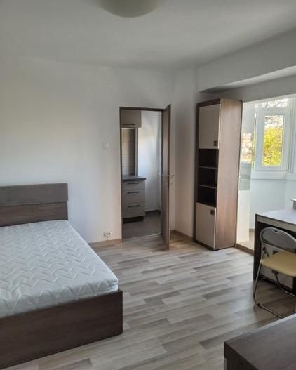 Garsoniera renovata, 2 minute metrou Tineretului, balcon inchis - Poză 1