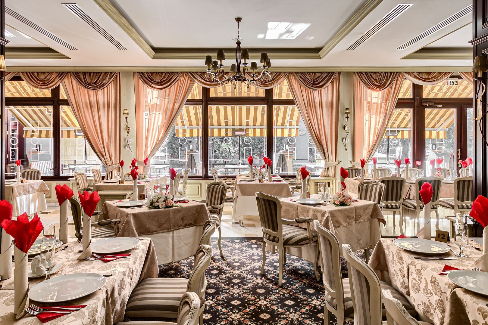 Oportunitate de investiție: Hotel Best Western de 4 stele Arad - Român - Poză 2