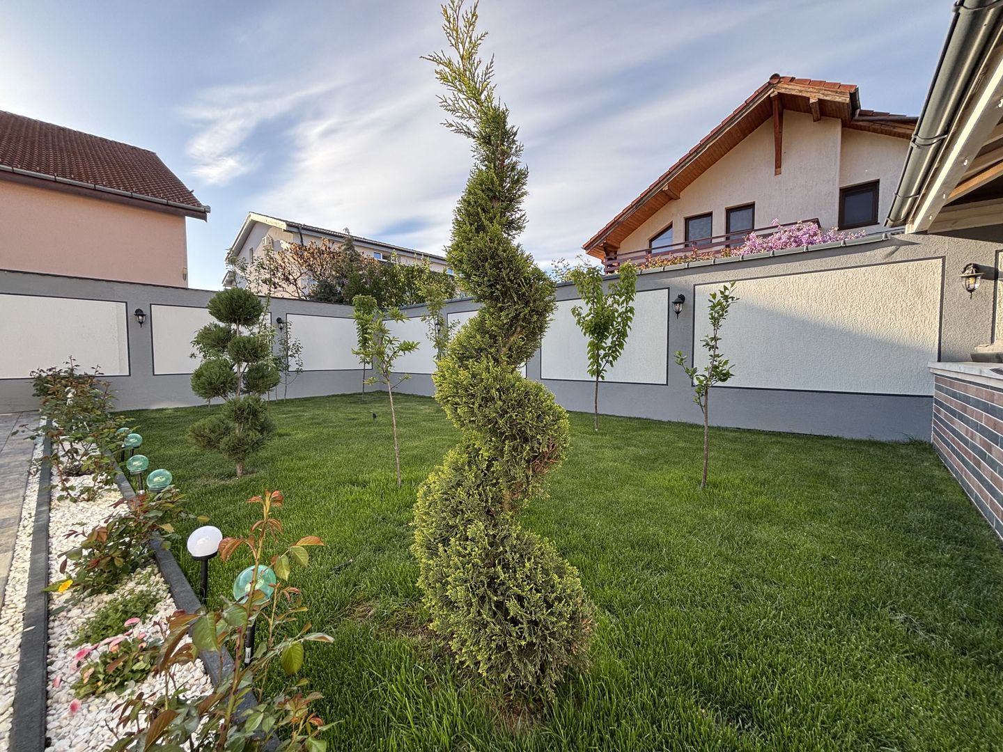 Casa INDIVIDUALA 6 camere, curte superba - zona Brana, Selimbar - Poză 3