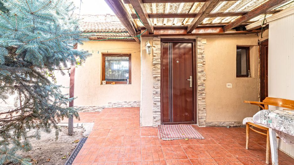 Vandut Apartament cu doua camere, central, la parter. - Poză 8