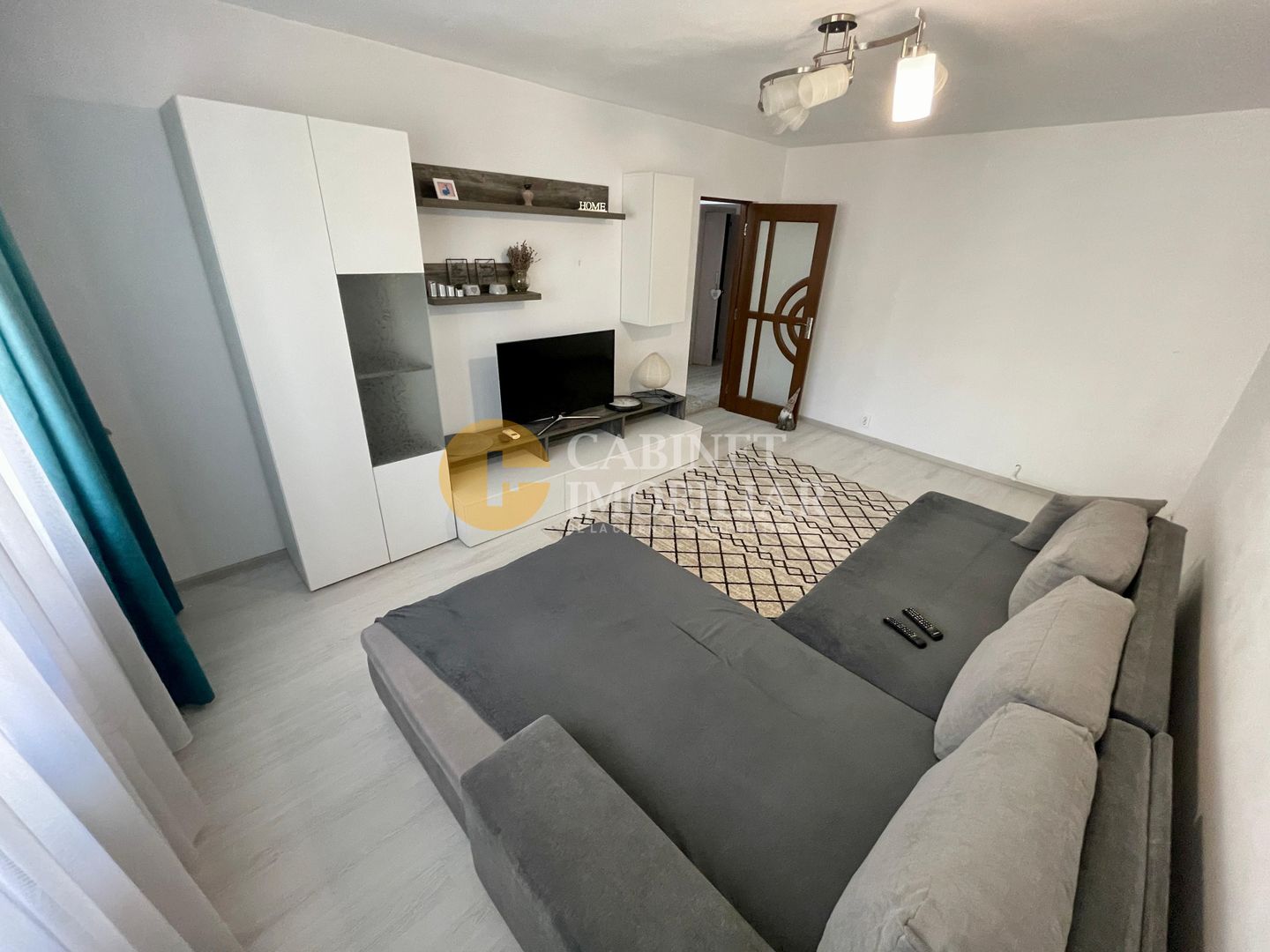 Galata - 3 Camere Decomandat - Mobilat/Utilat - 73 MP - Bloc dupa 1980 - Poză 2