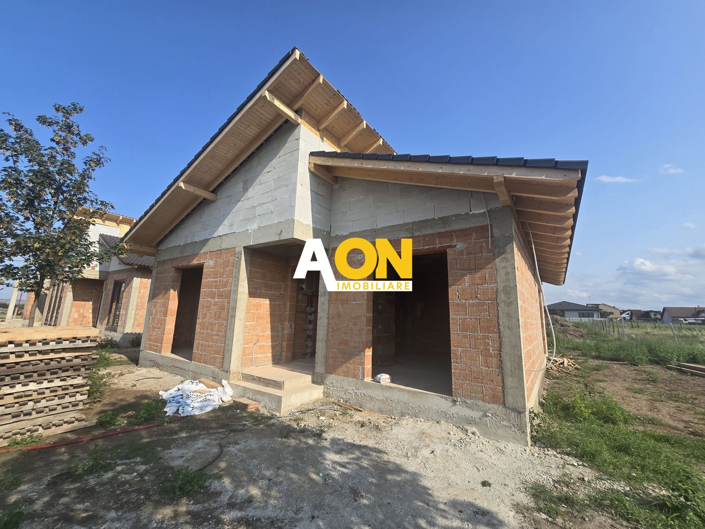 Casa Individuala 4 Camere, 2 Bai, 400mp Teren - Poză 1