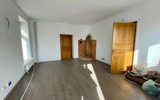 De vânzare – Clădire impresionantă, 11 camere, 9 dormitoare, Păcurari - Poză 14