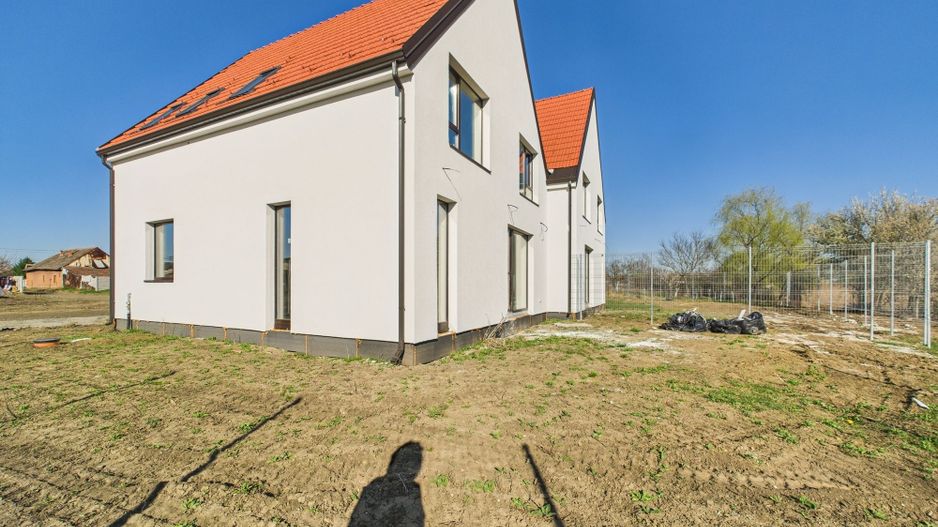 1/2 Duplex modern în Săcălaz - Poză 37