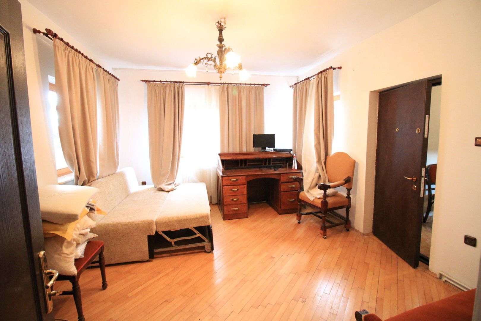 Vila cu 6 camere + 2 case + bazin inot+ 5.934 mp teren  com. Chichis - Poză 6