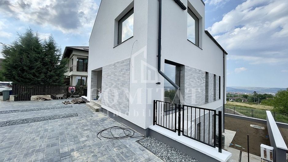 Casă individuală cu panoramă spre oraș zona de case și vile - Poză 3