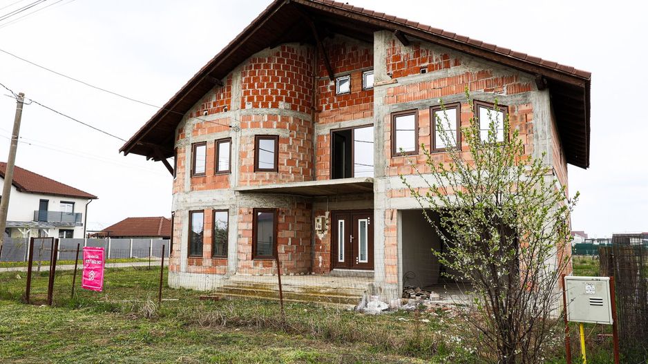 Casă nouă, impunătoare și luminoasă, construită cu griijă la detalii. - Poză 1