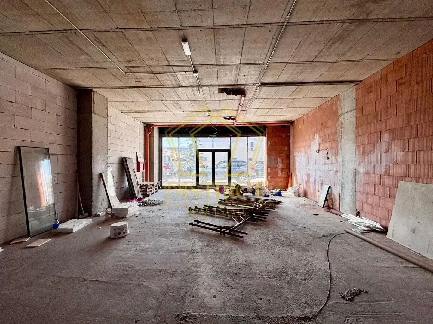 Spatiu comercial 118mp, bloc nou | Campeador - Poză 1