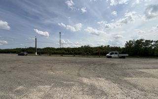 Stație Carburanți De Vânzare| 18.000 mp teren | Hale | Front la E81 - Poză 6