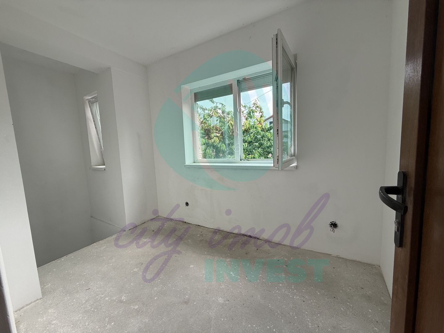 Casa receptionata in 2025 singura in curte - Poză 12