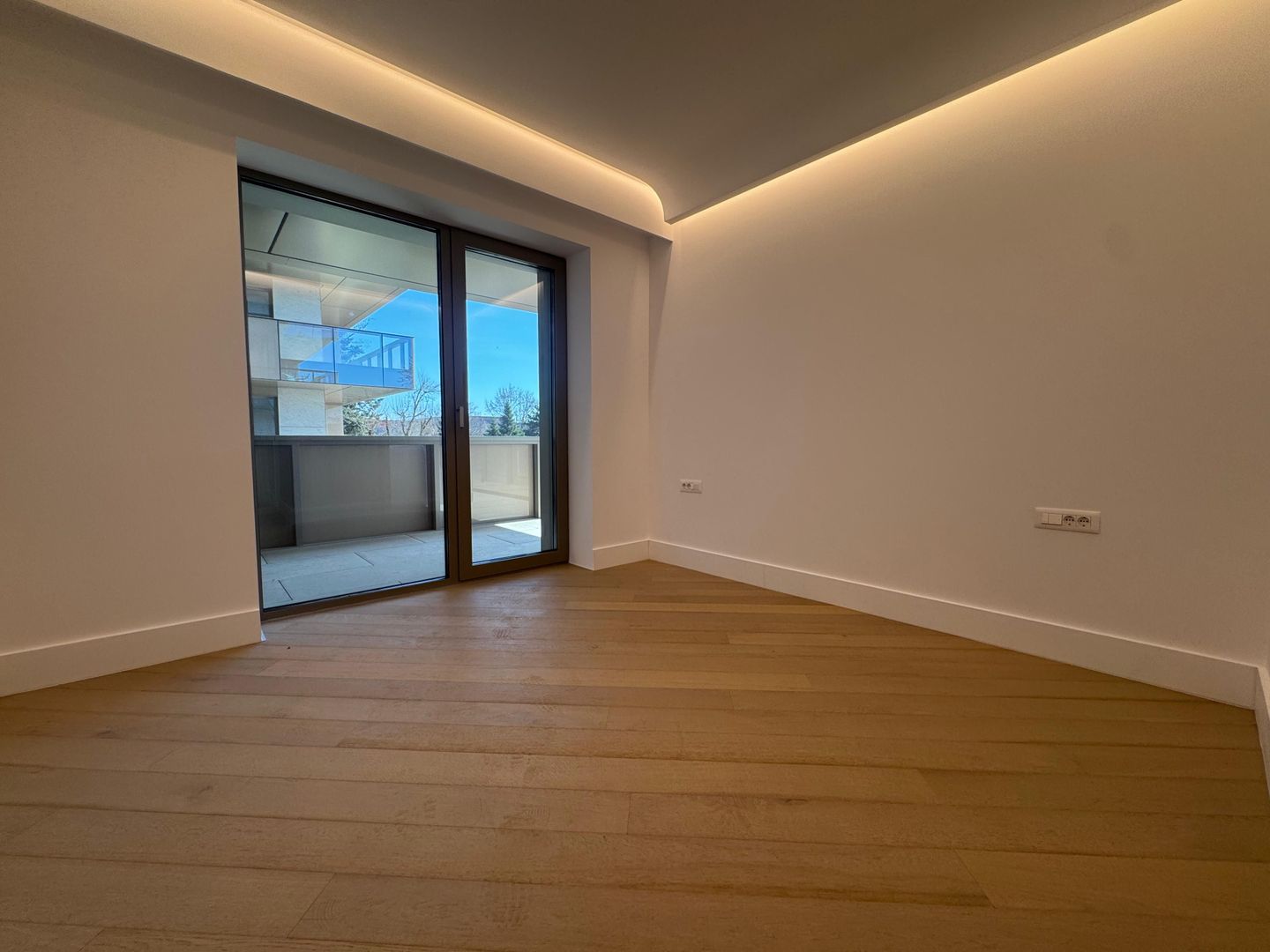 3 CAMERE || CORTINA 126 || EROUIANCU NICOLAE - Poză 2